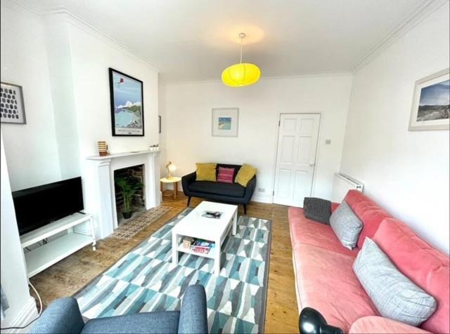 *Family Home In Mumbles. Close To The Beach* Extérieur photo