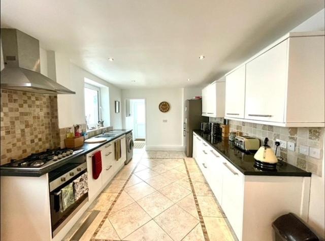 *Family Home In Mumbles. Close To The Beach* Extérieur photo