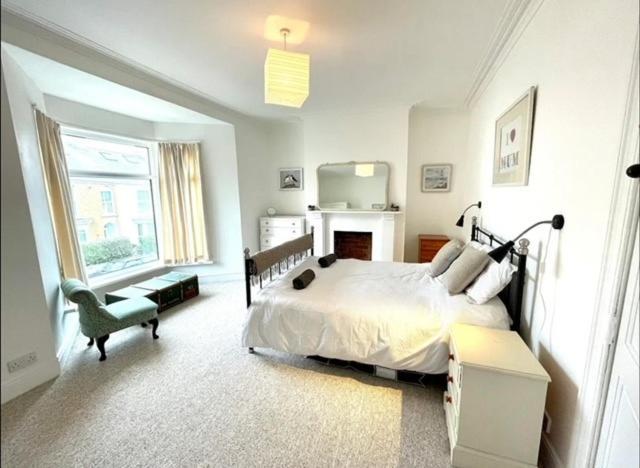 *Family Home In Mumbles. Close To The Beach* Extérieur photo