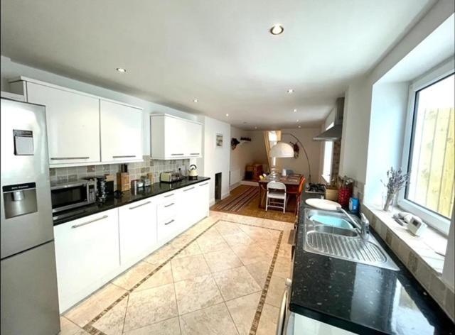 *Family Home In Mumbles. Close To The Beach* Extérieur photo