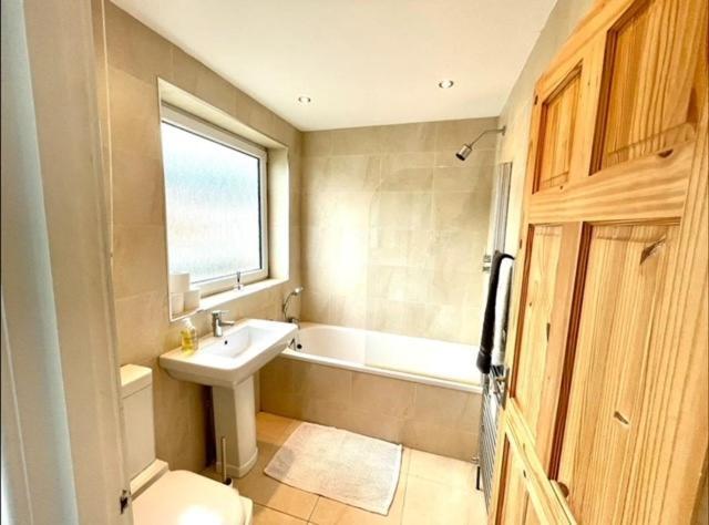 *Family Home In Mumbles. Close To The Beach* Extérieur photo